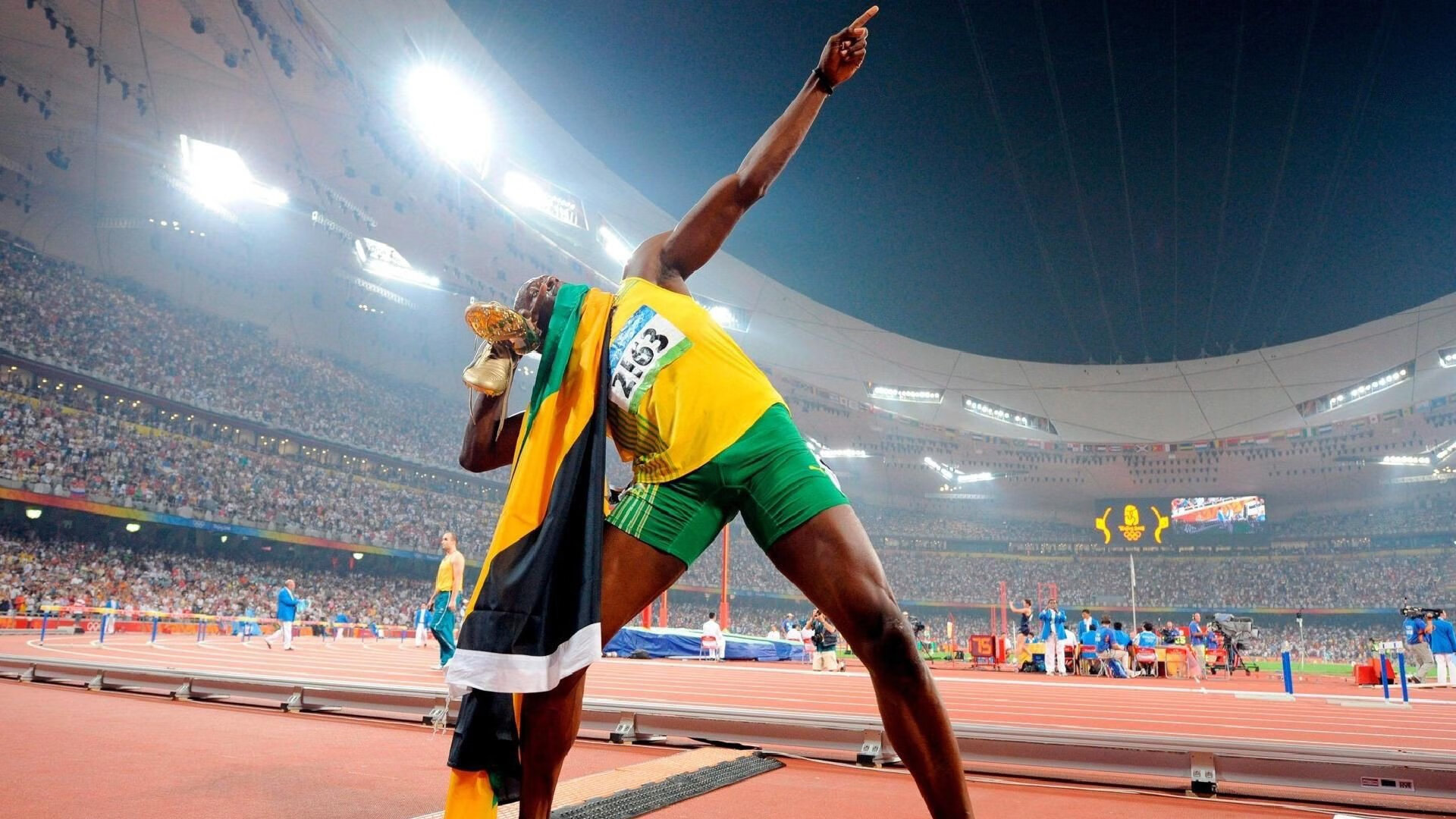 字母哥压制级发挥撕裂防线，黄蜂式封锁让勇士窒息